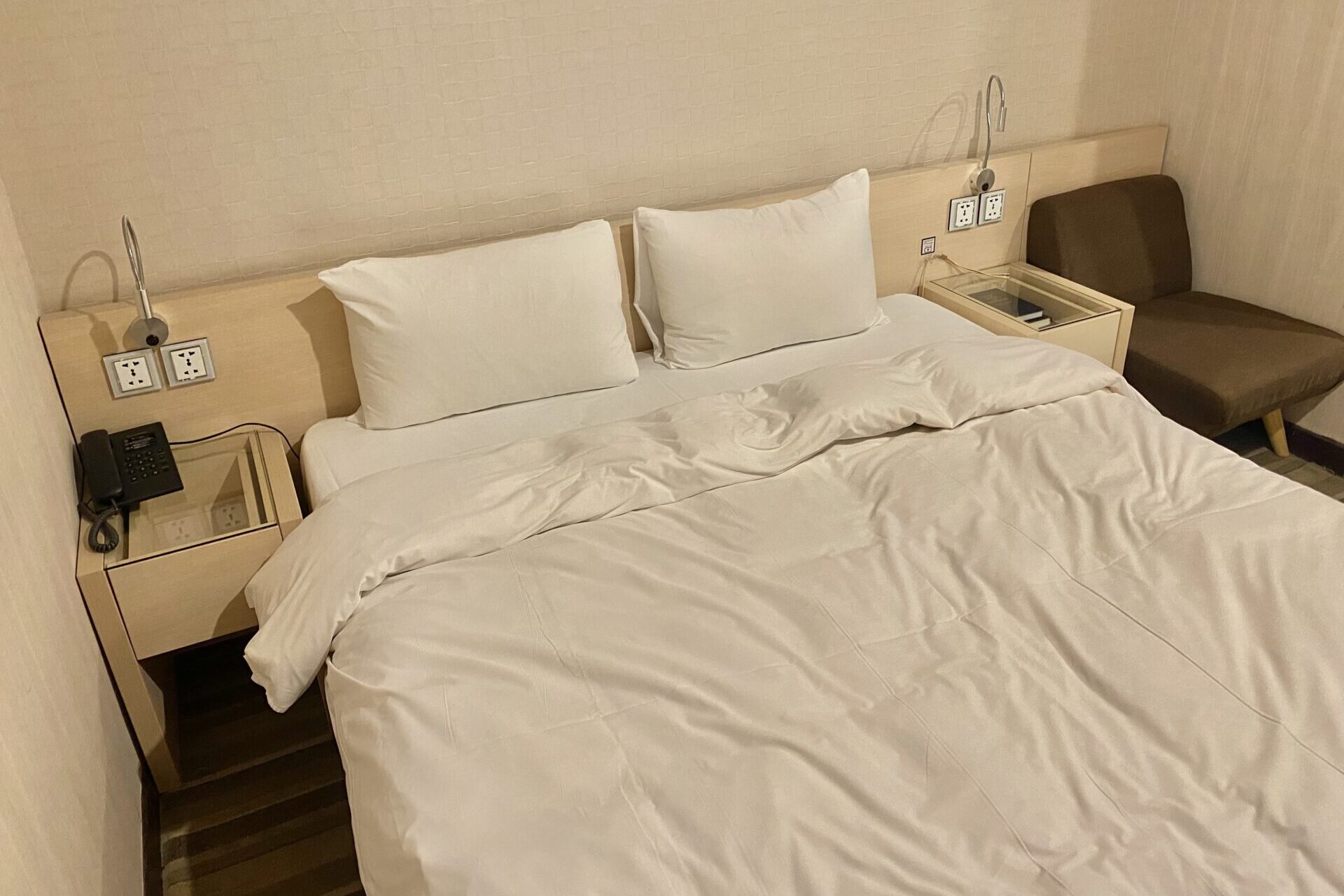 「YOMI Hotel」ベッド