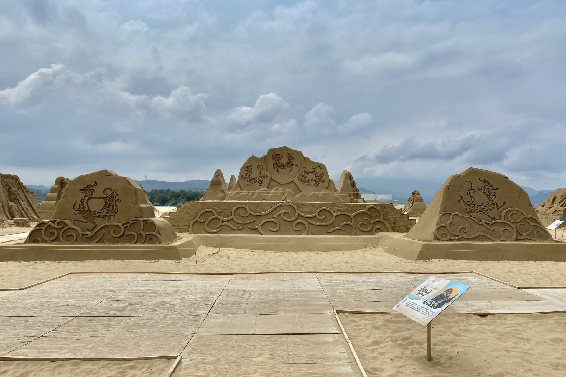 福隆海水浴場　大きい彫刻