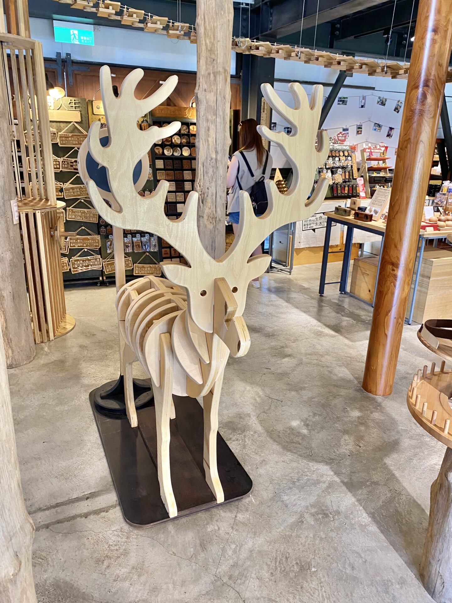 青木工坊　木製の鹿