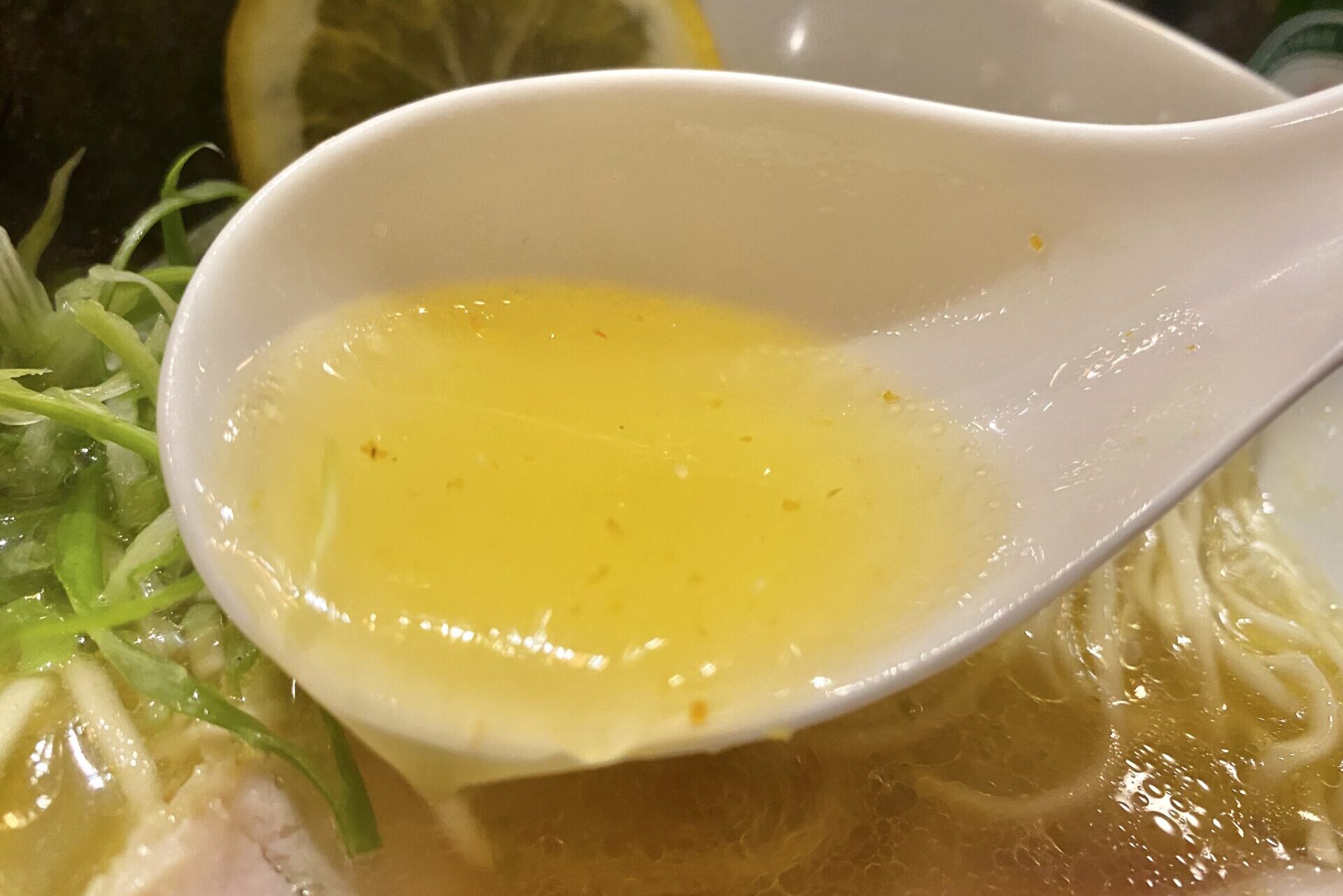 塩ラーメンの黄金スープ