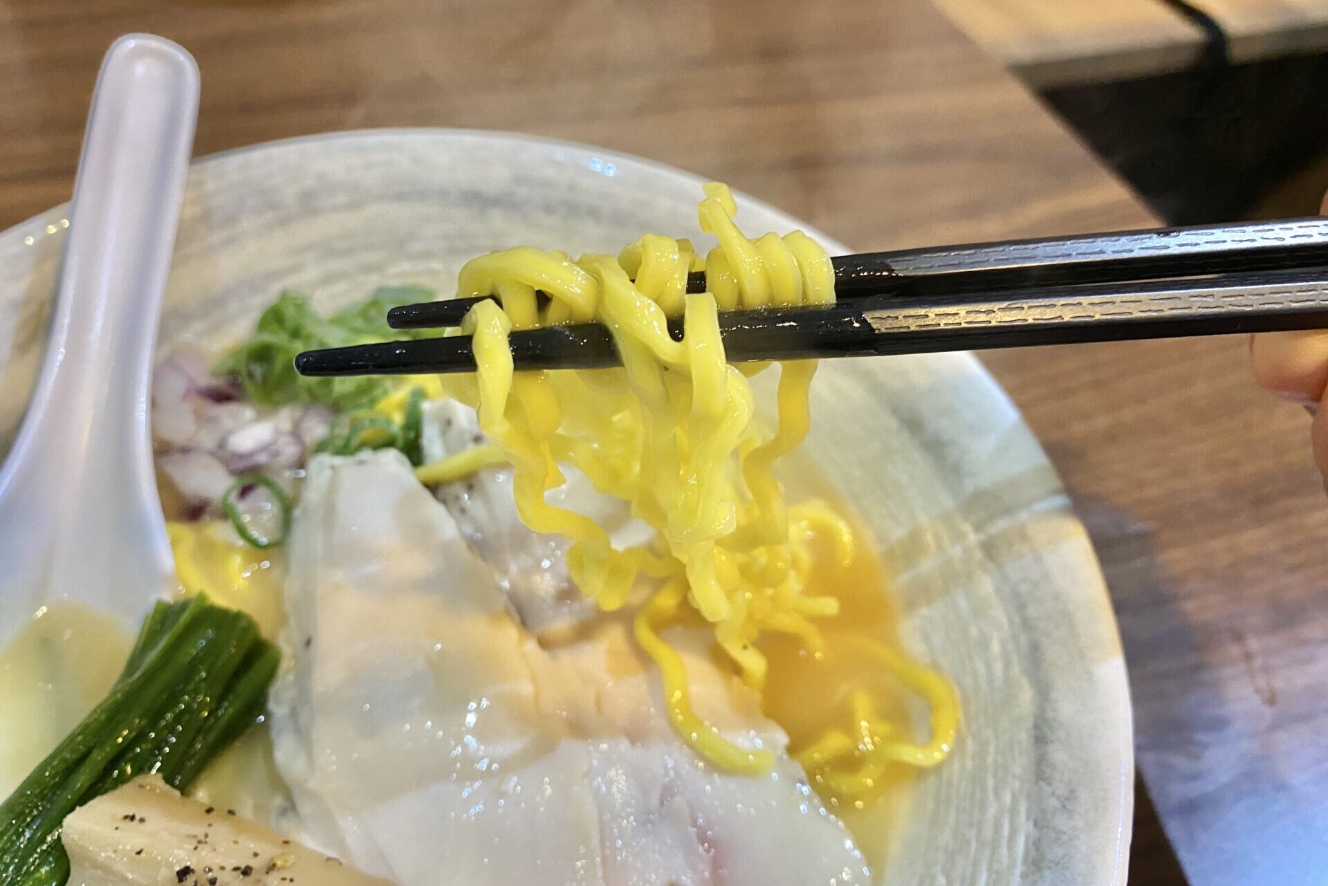 黄色い麺