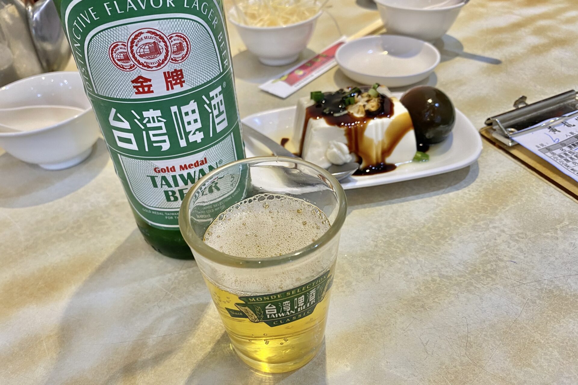 ピータン豆腐と台湾ビールのコラボレーション